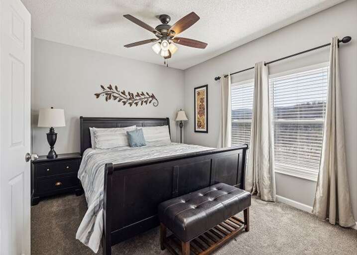 King Bedroom with Cable TV and WIfi King Bedroom with Cable TV and WIfi