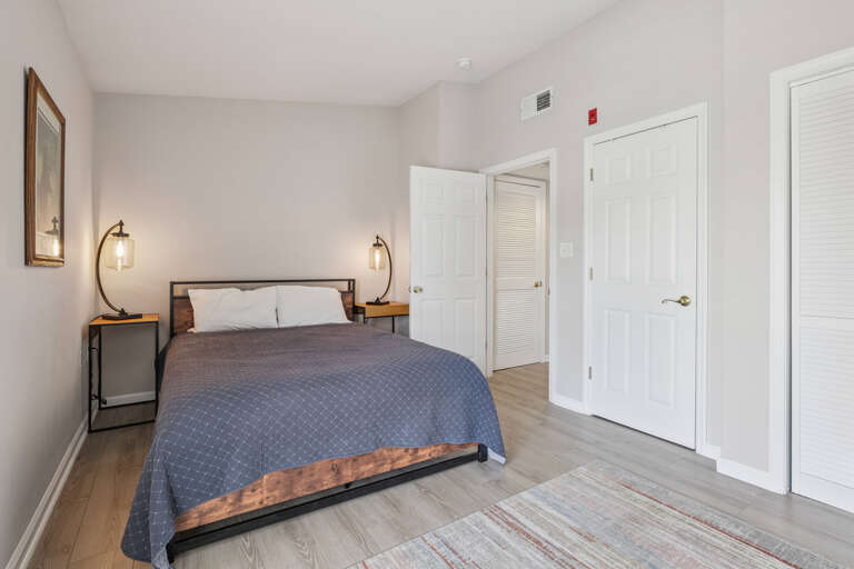  One Bedroom Condo with King Bed, Private Bathroom, Cable TV and Wifi