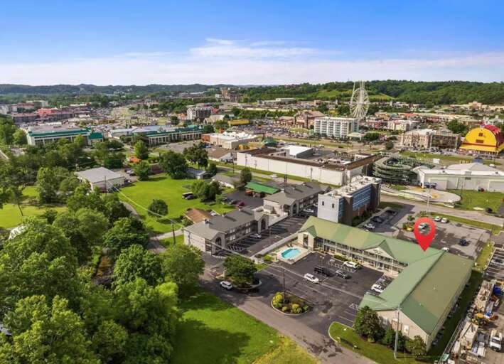 One bedroom condo located in Pigeon Forge, one block from The Island