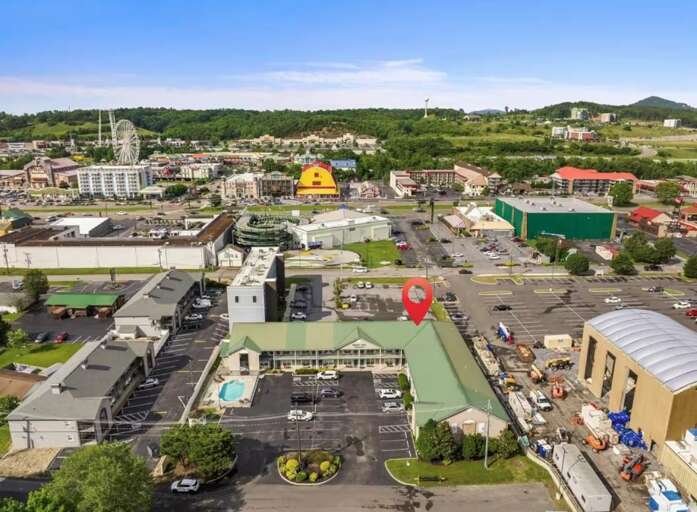 One bedroom condo located in Pigeon Forge, one block from The Island