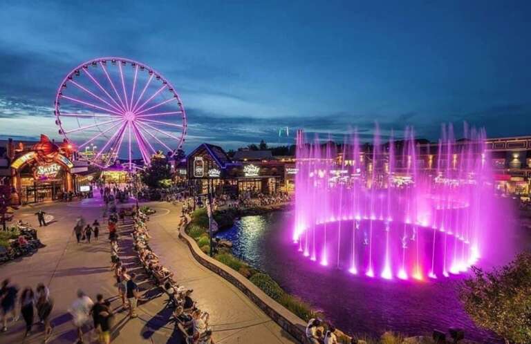 One bedroom condo located in Pigeon Forge, one block from The Island