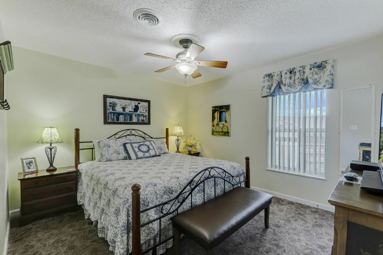 King Bedroom with Cable TV and WIfi