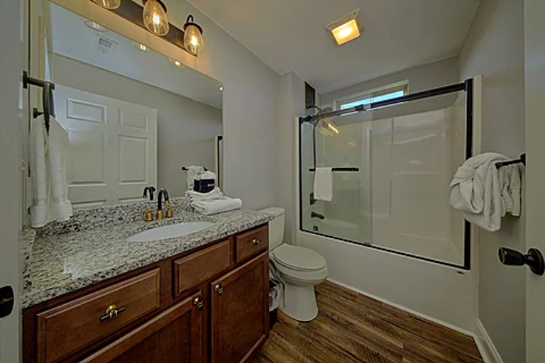 Full Bathroom, Towels Provided Full Bathroom, Towels Provided