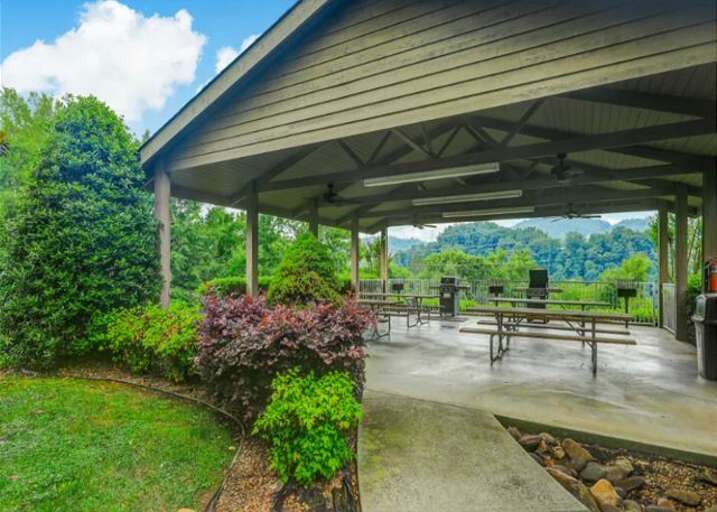 Resort Picnic Pavilion with Charcoal and Gas Grills Resort Picnic Pavilion with Charcoal and Gas Grills