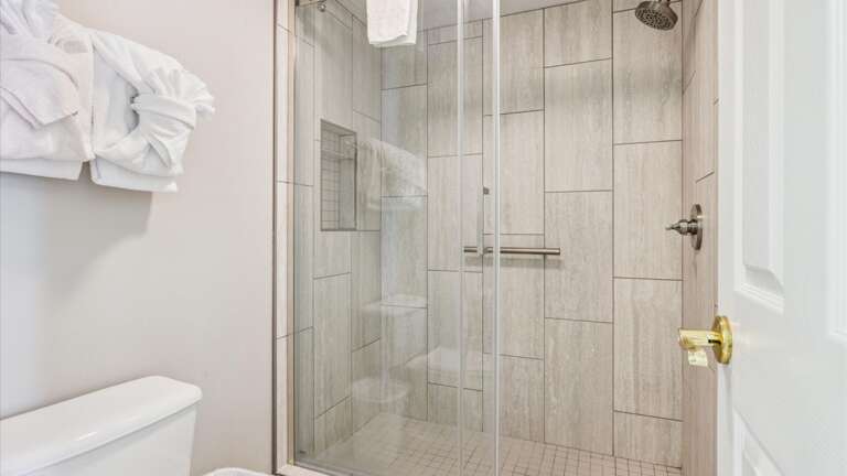 Primary Bedroom with King Bed, Private Bathroom, Cable TV and Wifi Primary Bedroom with King Bed, Private Bathroom, Cable TV and Wifi