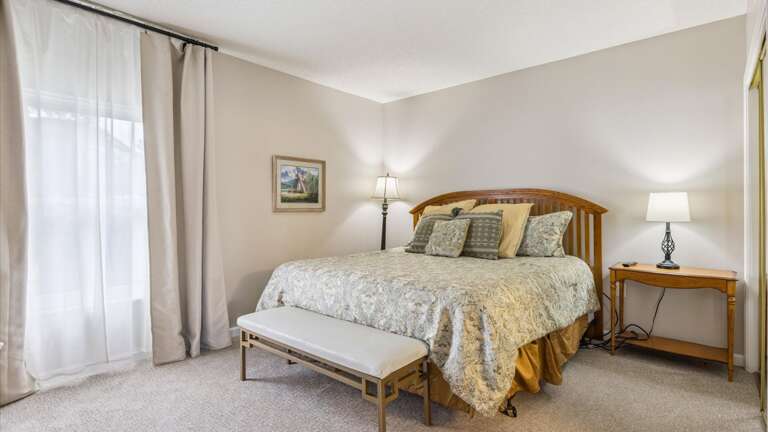 King Bedroom with Cable TV and WIfi King Bedroom with Cable TV and WIfi