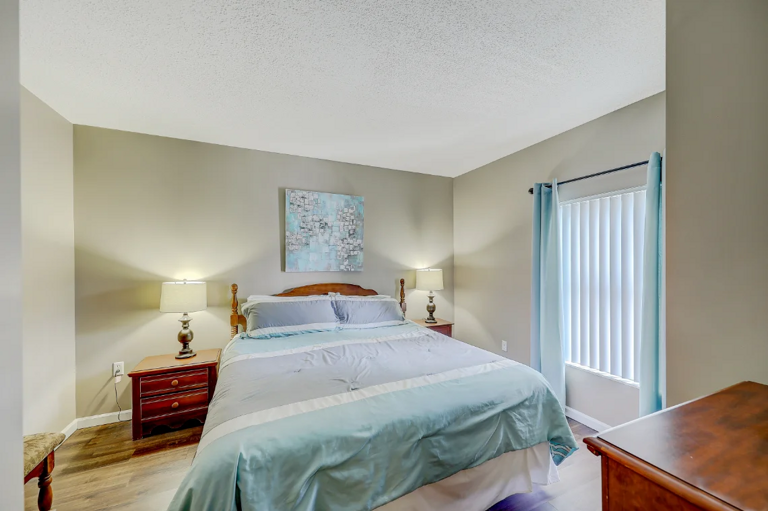 Bedroom with King Bed, Cable TV and Wifi