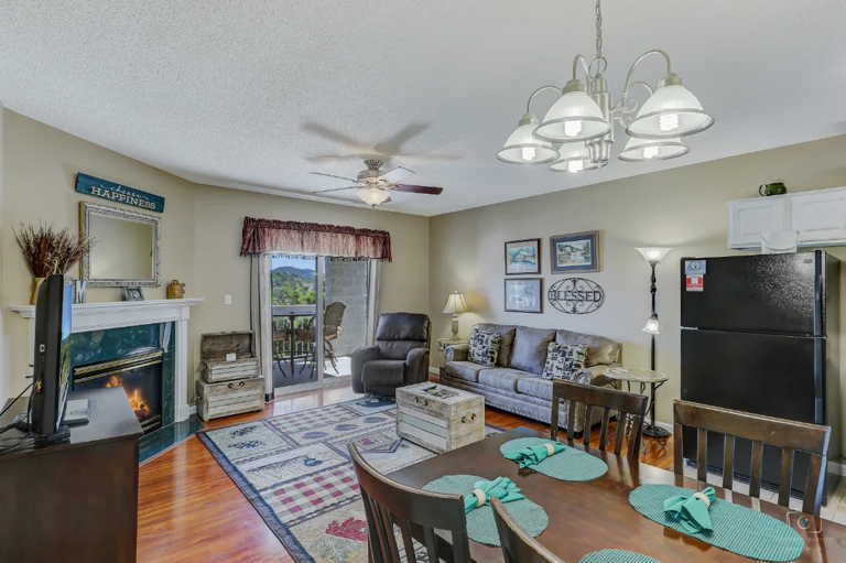 Spacious Living Room with Gas Fireplace, Sleeper Sofa and SMART TV with Cable & WIFI throughout vacation rental Spacious Living Room with Gas Fireplace, Sleeper Sofa and SMART TV with Cable & WIFI throughout vacation rental