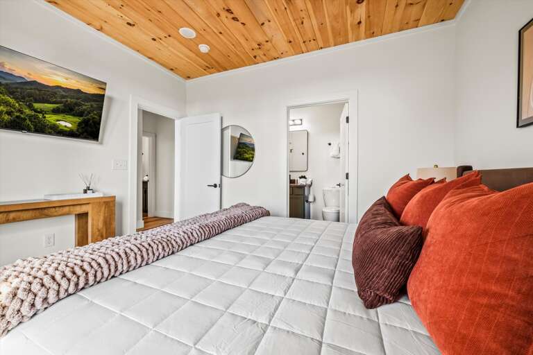 King bedroom with private bathroom