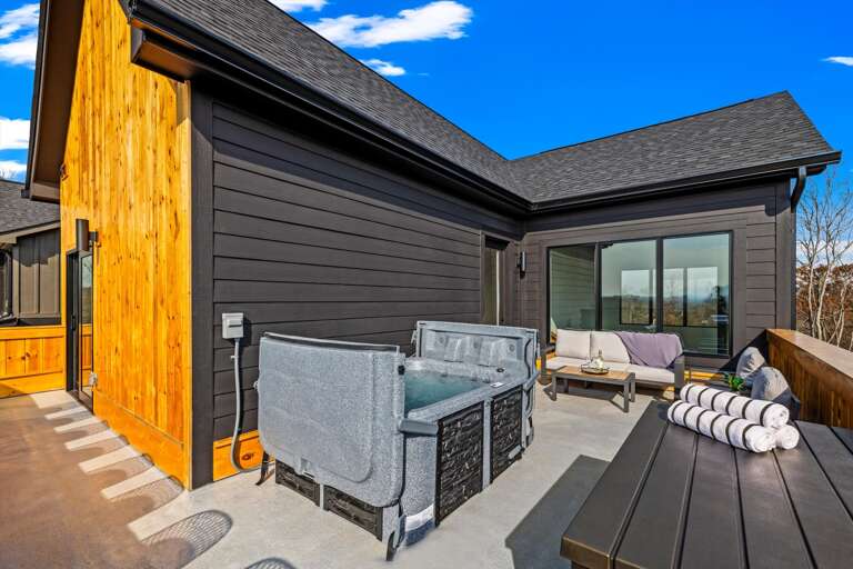 Roof top balcony with hot tub