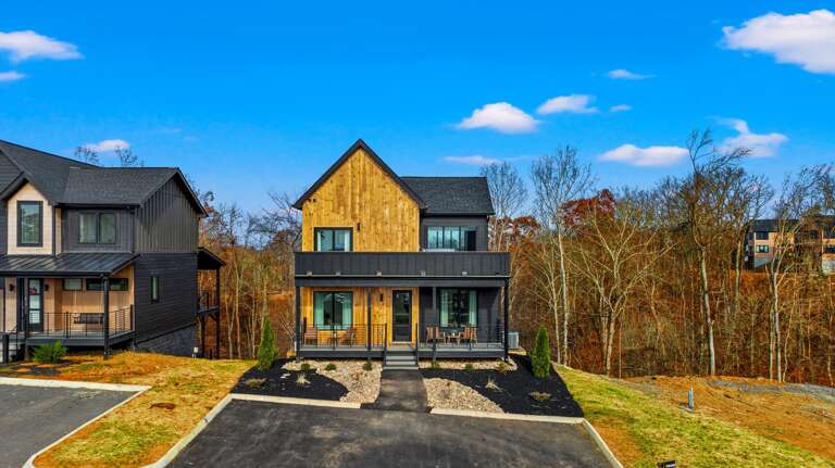 5 bedroom condo, sleeps 13, near Soaky Mountain Water Park