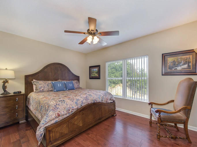 Primary Bedroom with King Bed, Private Bathroom, Cable TV and Wifi