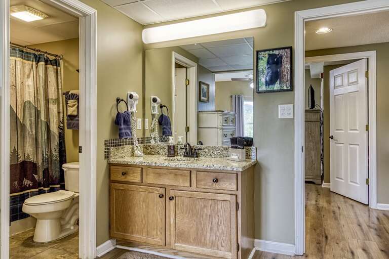 Primary Bedroom with King Bed, Private Bathroom, Cable TV and Wifi