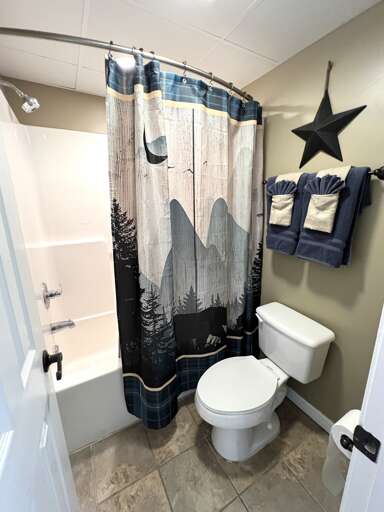 Primary Bedroom with King Bed, Private Bathroom, Cable TV and Wifi