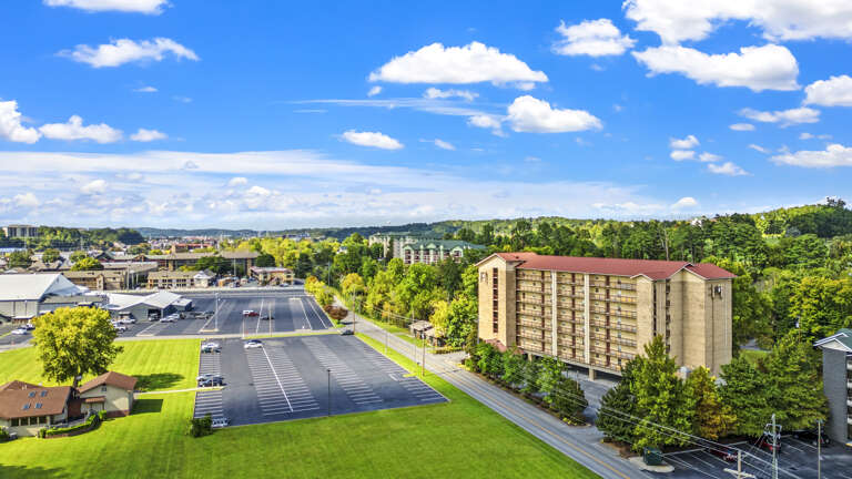 Cedar Lodge Pigeon Forge Vacation Condos on the River