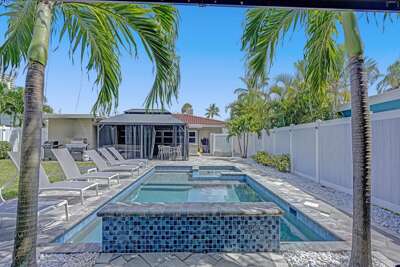 Ocean Breeze Villa 🏝️ 5 Minute Walk to Beach