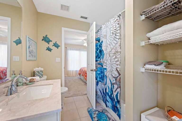 Guest/Hallway Bathroom wit h Shower/Tub Combo and Sink
