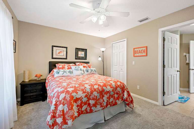 Queen Bedroom with Walk in Closet