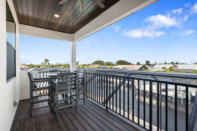 Balcony with Fantastic Views of the Sunset