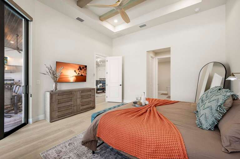 King Bedroom Suite with En-Suite Bathroom