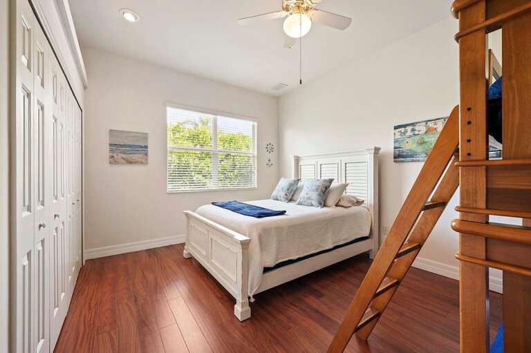 Guest Bedroom Suite has Garden View