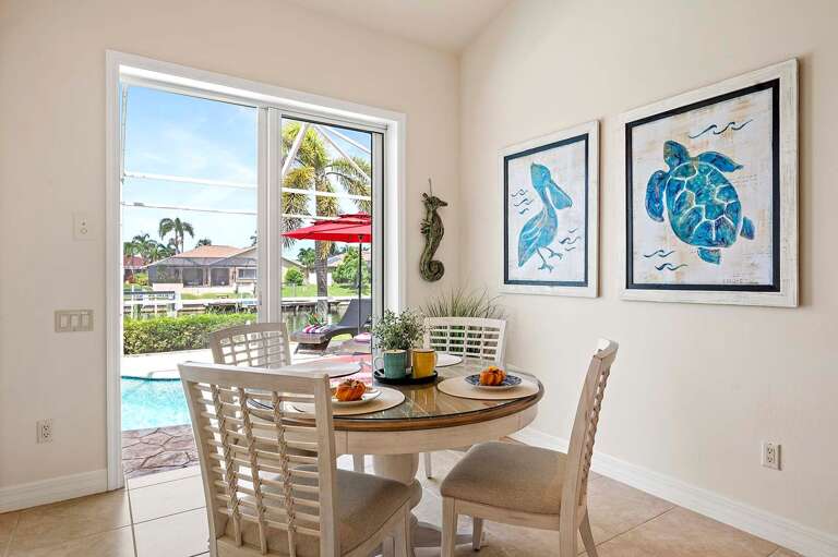 Nook Area for Dining with a View of the Lanai