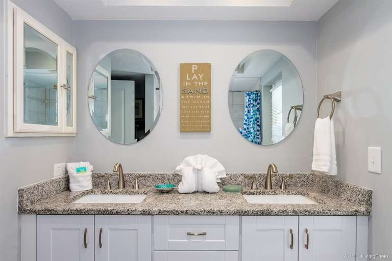 Guest bathroom with Dual Sinks
