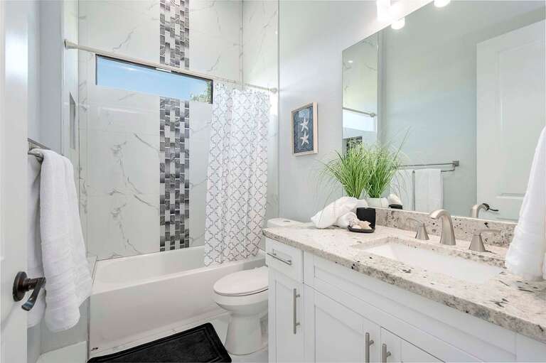 Guest/Hallway Bathroom with Shower Tub Combo
