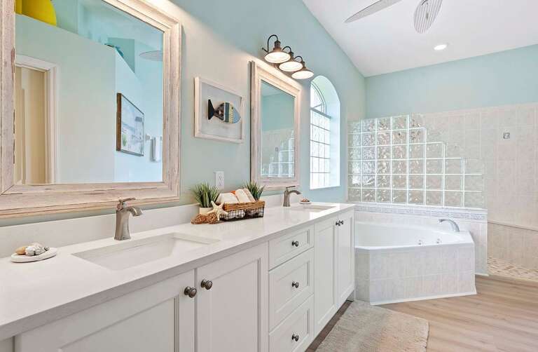 En-Suite Bathroom with Garden Tub, Dual Sinks and Walk In Shower