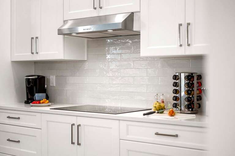 Who Doesn't Mind to Cook in this Beautiful Kitchen