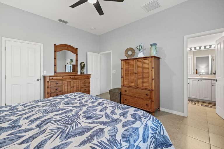 King Bedroom Suite with En-Suite Bathroom