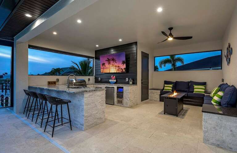 Aqua Vista with Outdoor Lounge Area, Firepit and Outdoor Bathroom
