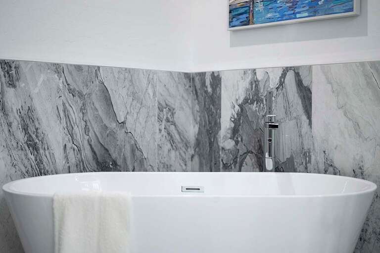 Main Bedroom features En-Suite Bathroom with Garden Tub