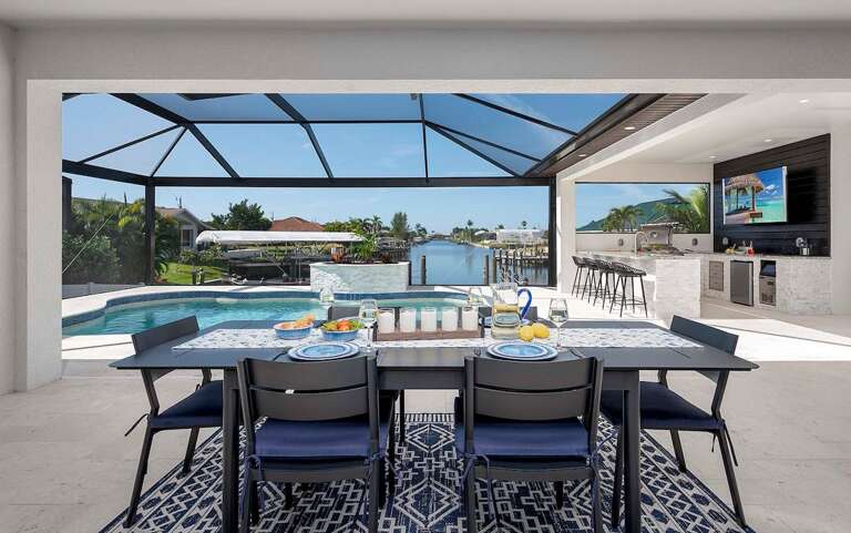 Views, Views Views, Al Fresco Dining with Western Facing Canal Views