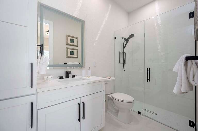 Guest Bathroom En-Suite to Bedroom with Garden Access
