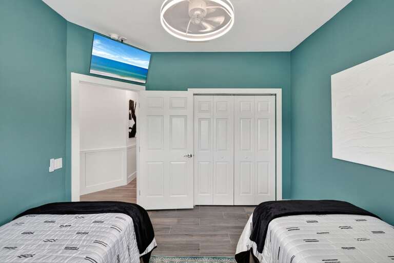 Twin Bedroom with TV