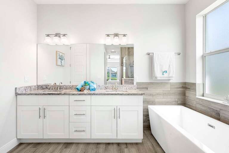En-Suite Bathroom with Garden Tub and Dual Sinks