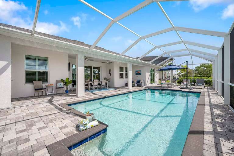 Outdoor Lanai and Pool at Azul Tortuga