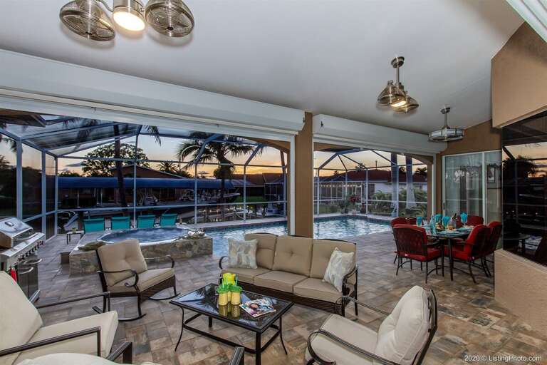Outdoor Lounge and Dining