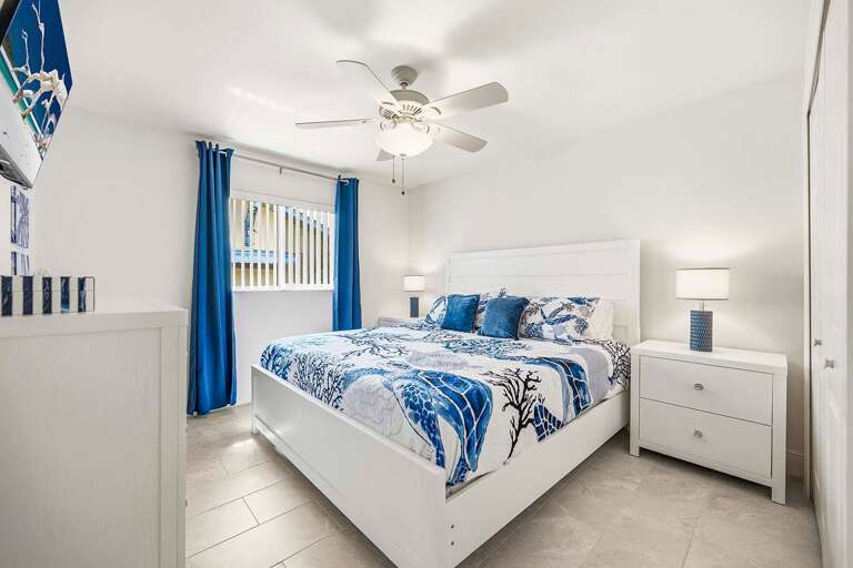 King Bedroom with Garden View and Large Closet as well as TV