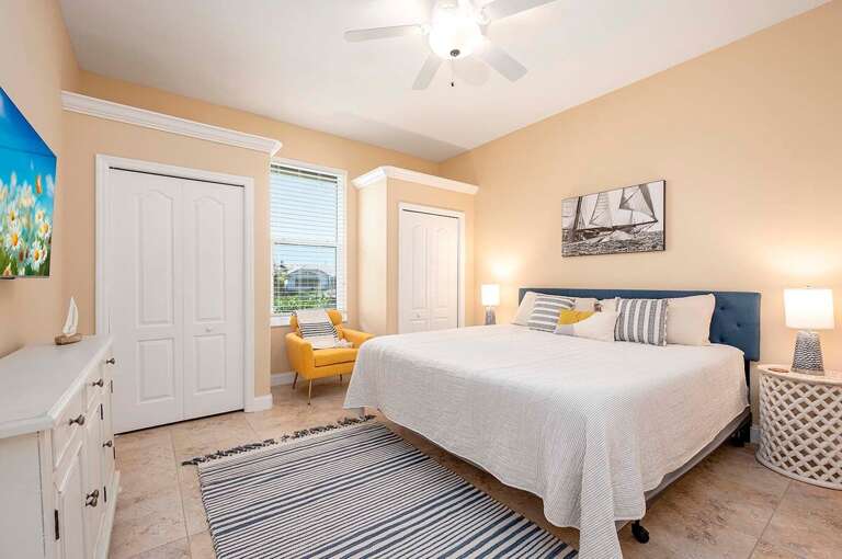 Guest King Bedroom with Garden View and En-Suite Bathroom