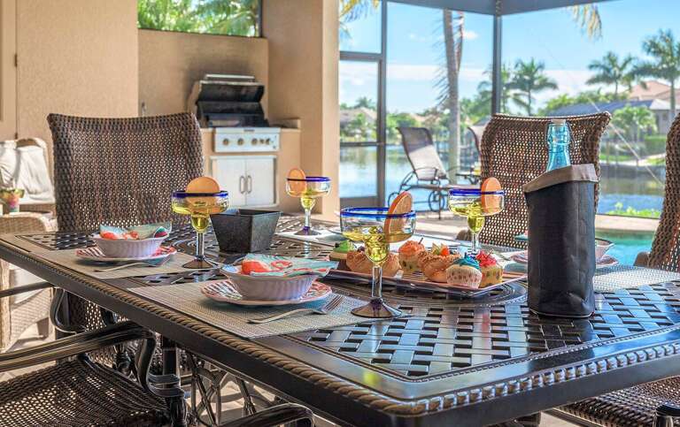 Al Fresco Dining Under the Covered Lanai