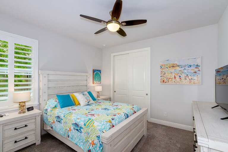 Queen Bedroom with Garden View
