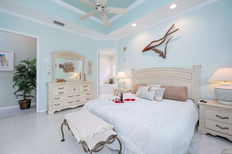 Main King Bedroom Suite with Access to Lanai and En-suite Bathroom