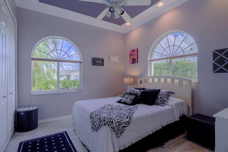 Queen Guest Bedroom with Garden View