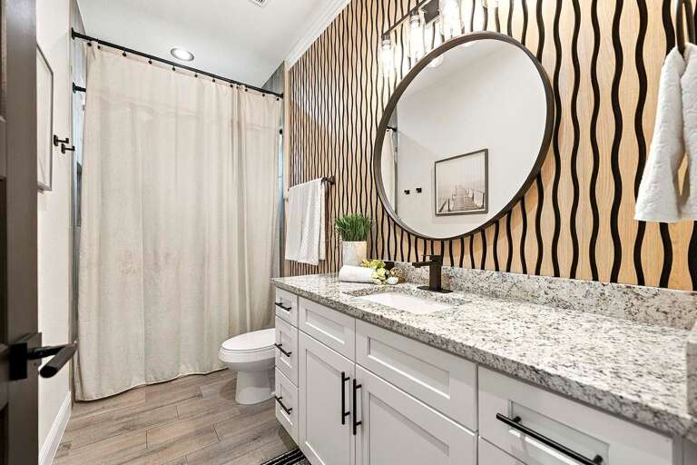 Hallway Guest Bathroom with Shower/Tub Combo
