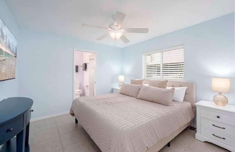 2nd Main Bedroom with King Bed and En Suite Bathroom
