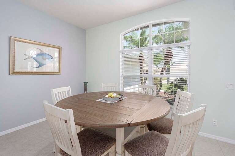 Large Round Dining Table to Enjoy your Meals
