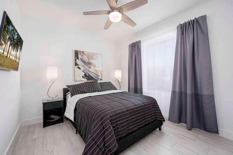 2nd Bedroom with Queen Bed and Garden View