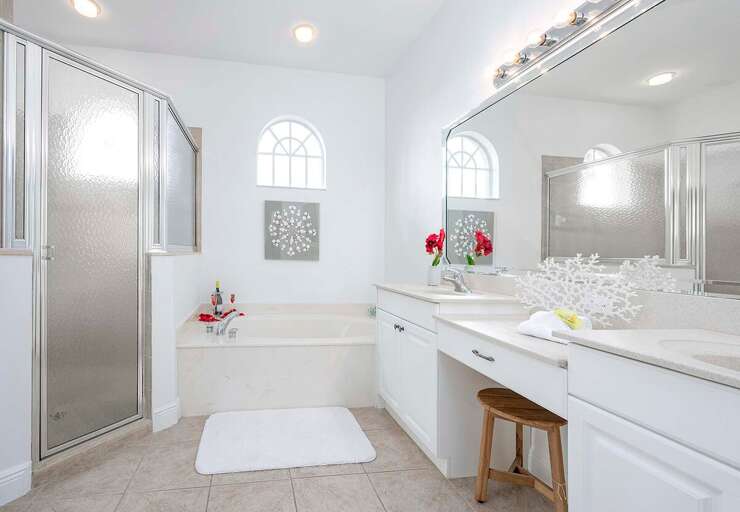 Main Bathroom with Soaking Tub, Dual Sinks and Walk in Shower